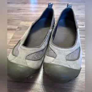 Merrell Olive and Gray Slip-On Flats size 8